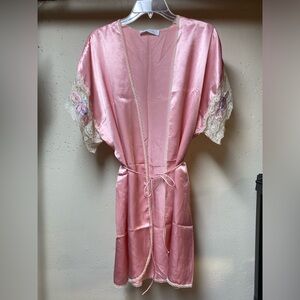 Vintage Maidenform Pink Robe w/Lace Floral Appliqué Sz medium